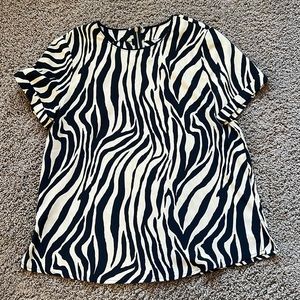 NEW WITH TAGS Women’s short sleeve animal print blouse size medium